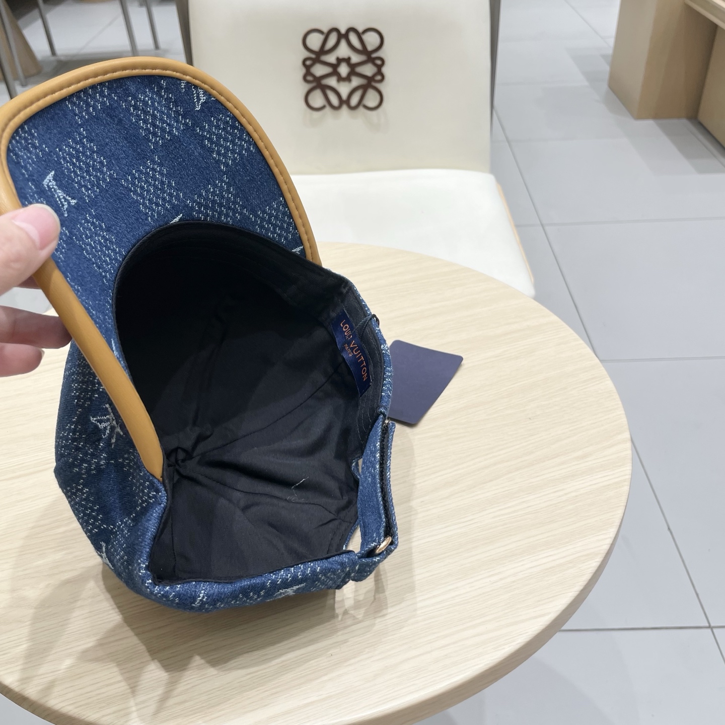  🧢路易威登棒球帽 LouisVuitton😍新款LV棒球帽，重工打造♥️高端大气，百搭款🤗男女通用！跑