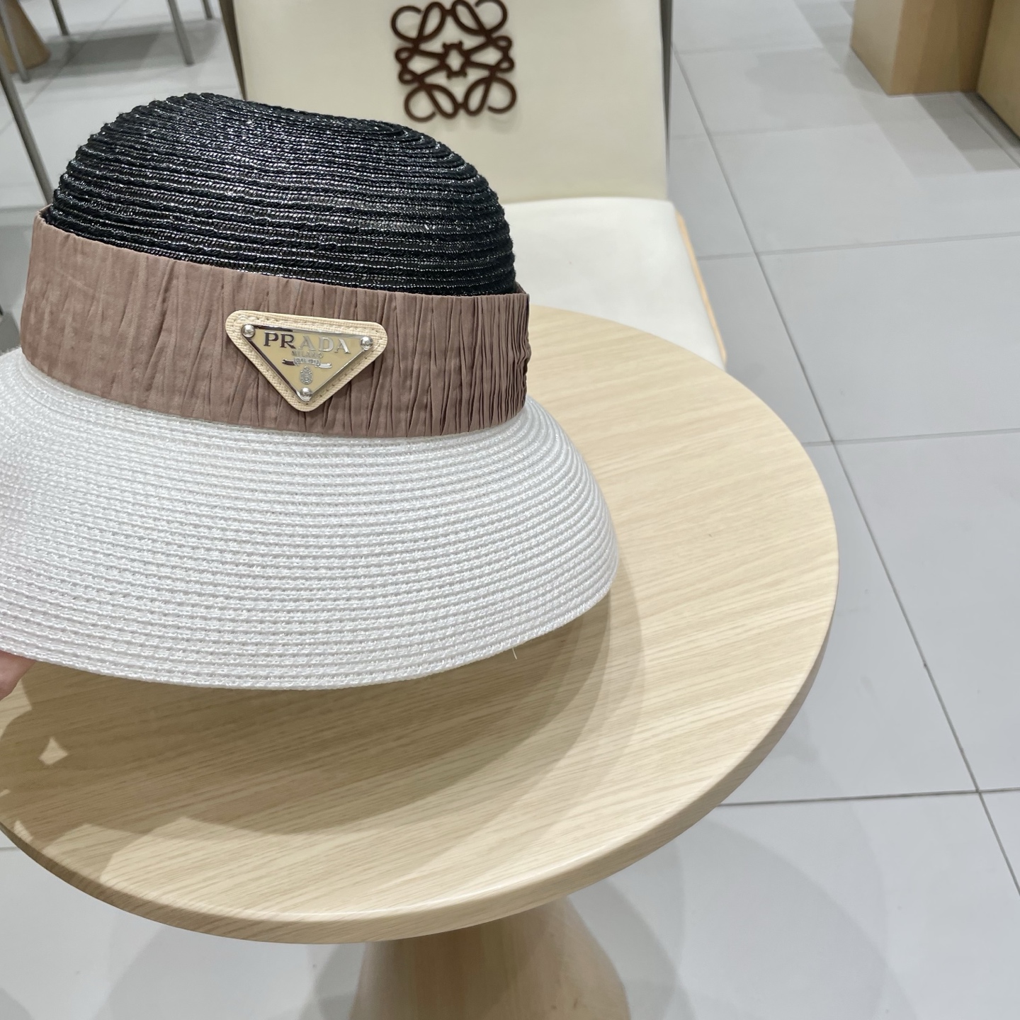   PRADA普拉达草帽， 简约百搭款，头围57cm