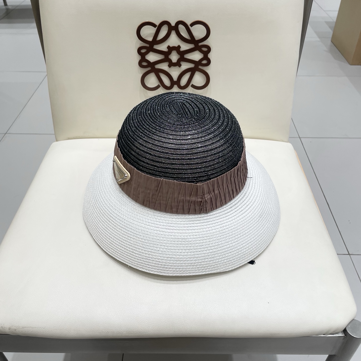   PRADA普拉达草帽， 简约百搭款，头围57cm