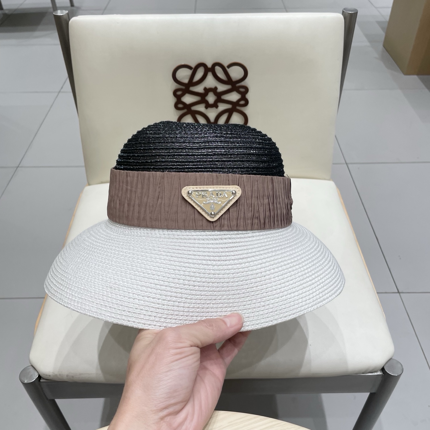   PRADA普拉达草帽， 简约百搭款，头围57cm