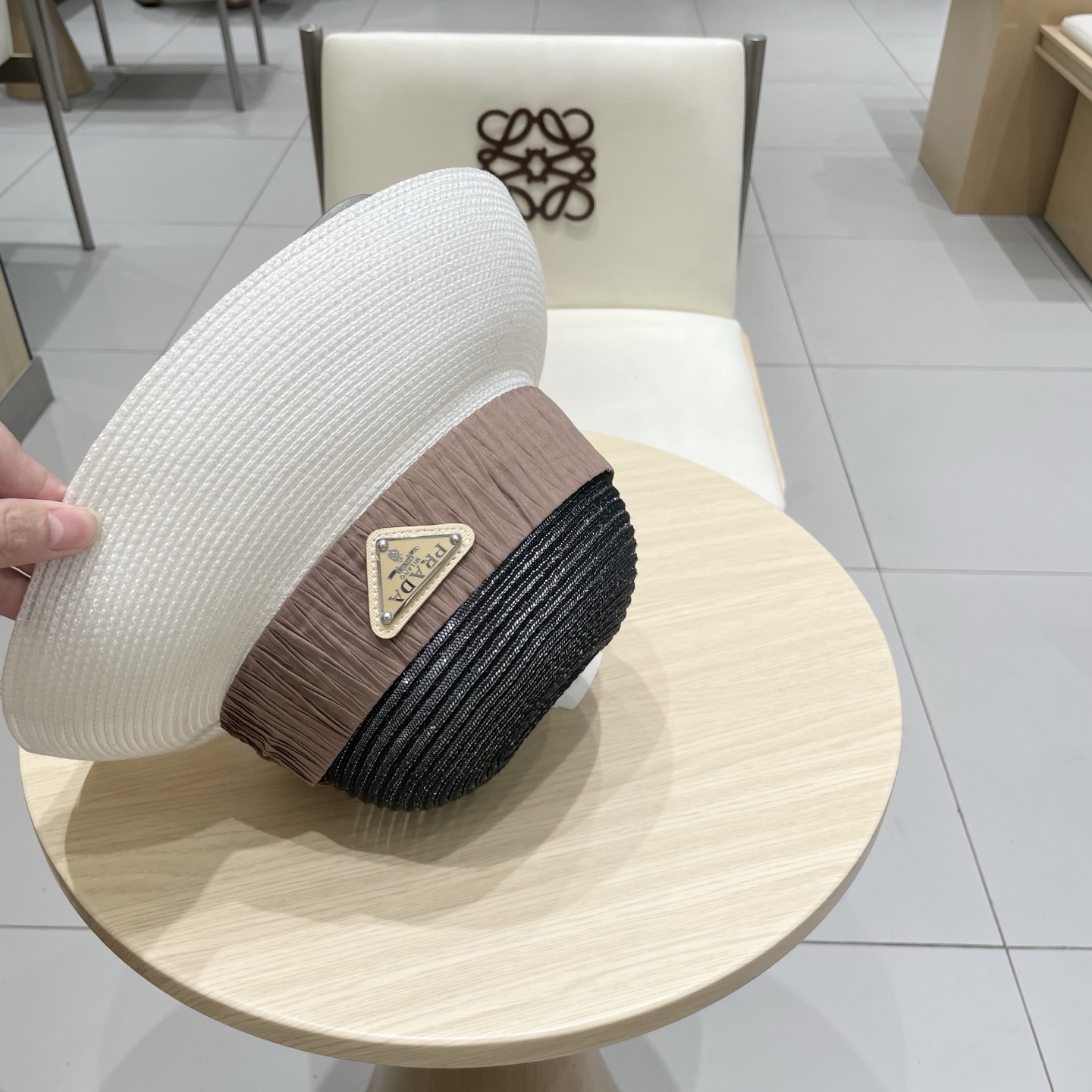   PRADA普拉达草帽， 简约百搭款，头围57cm