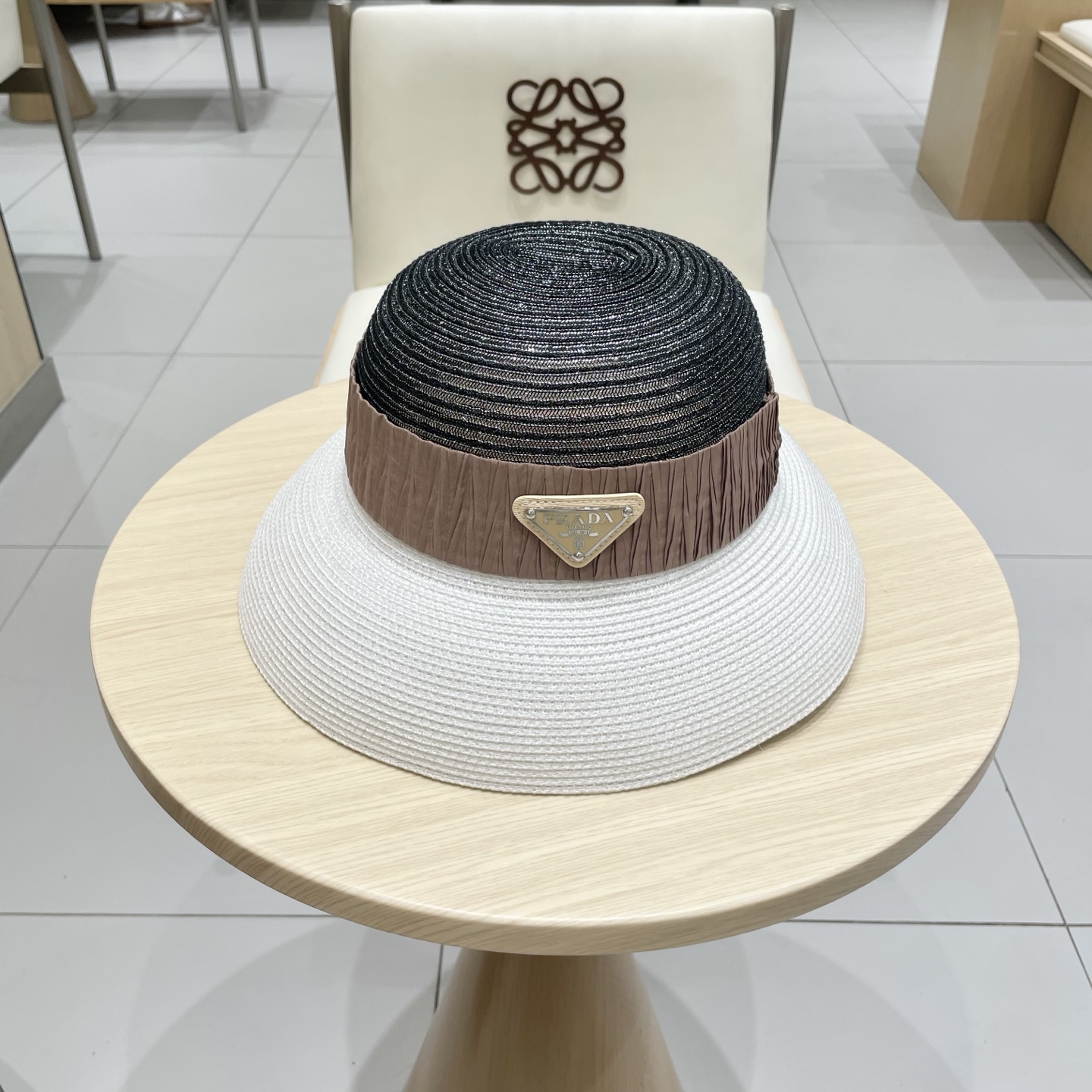   PRADA普拉达草帽， 简约百搭款，头围57cm