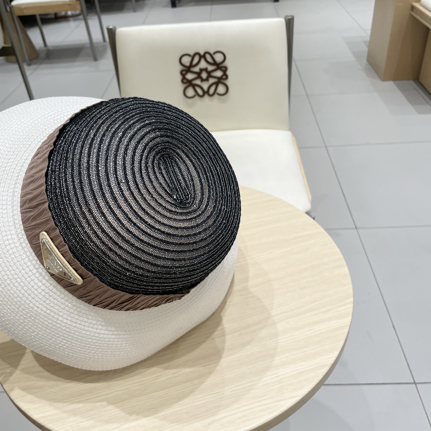   PRADA普拉达草帽， 简约百搭款，头围57cm