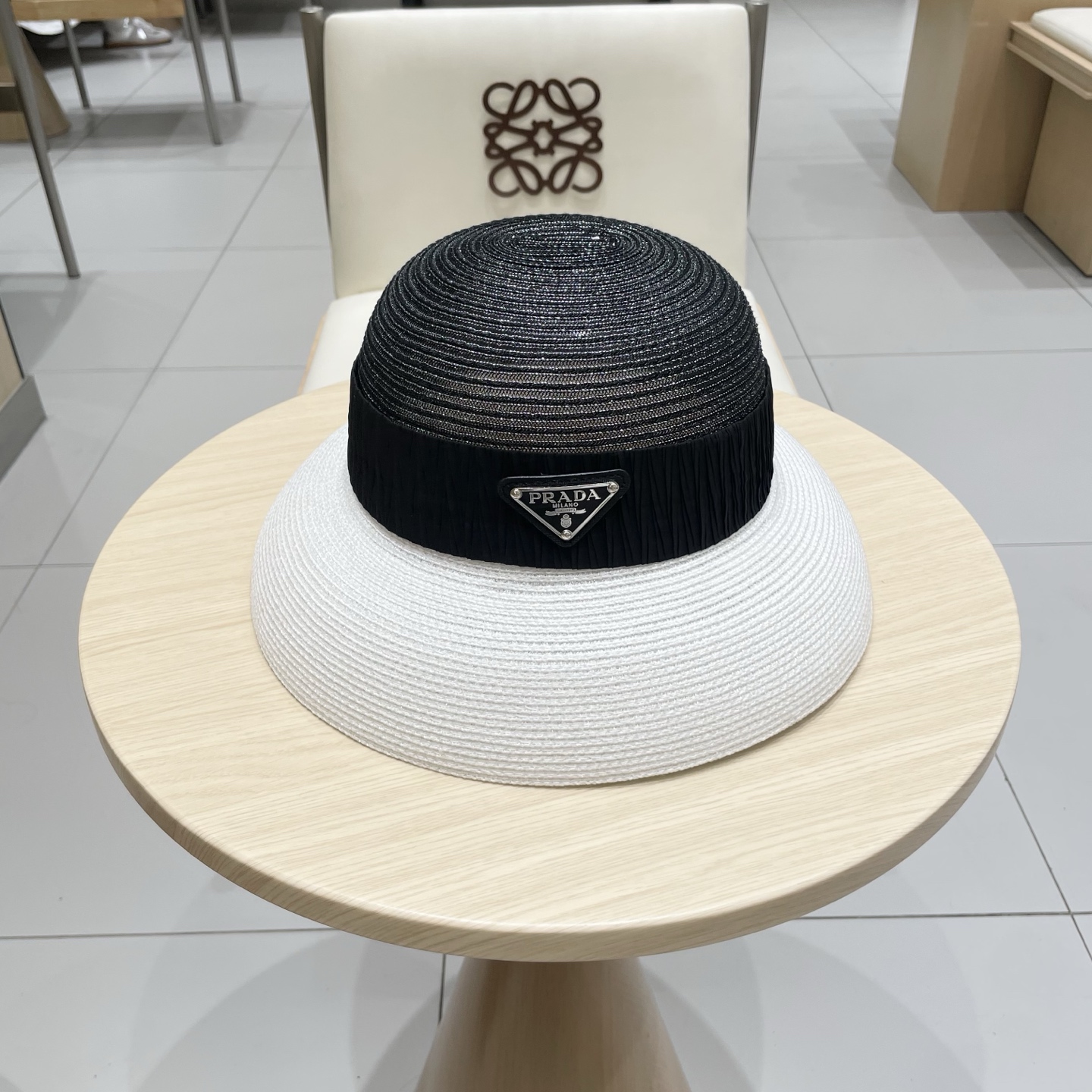   PRADA普拉达草帽， 简约百搭款，头围57cm