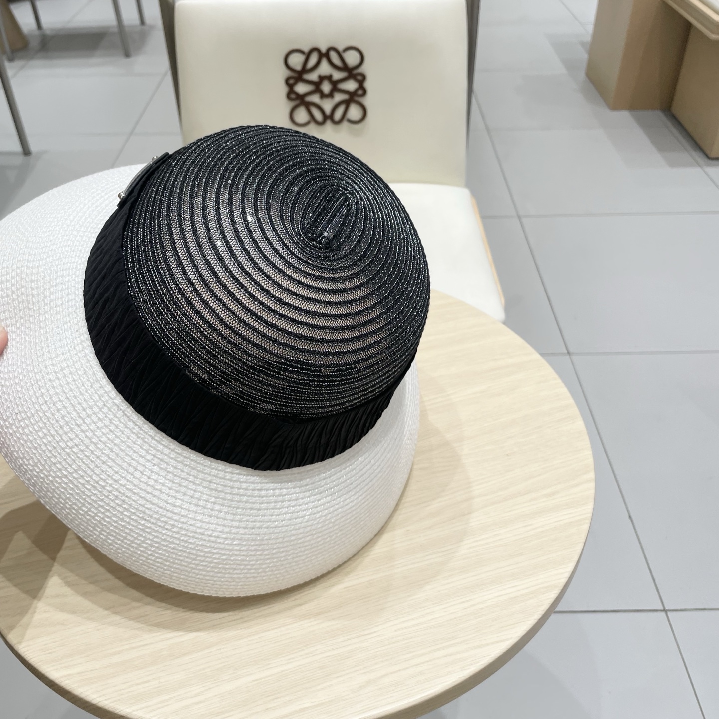   PRADA普拉达草帽， 简约百搭款，头围57cm