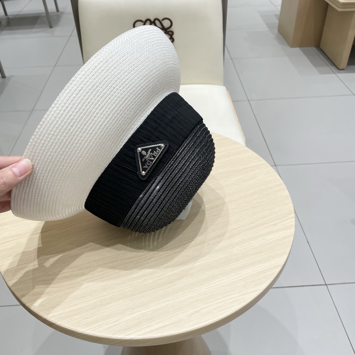   PRADA普拉达草帽， 简约百搭款，头围57cm