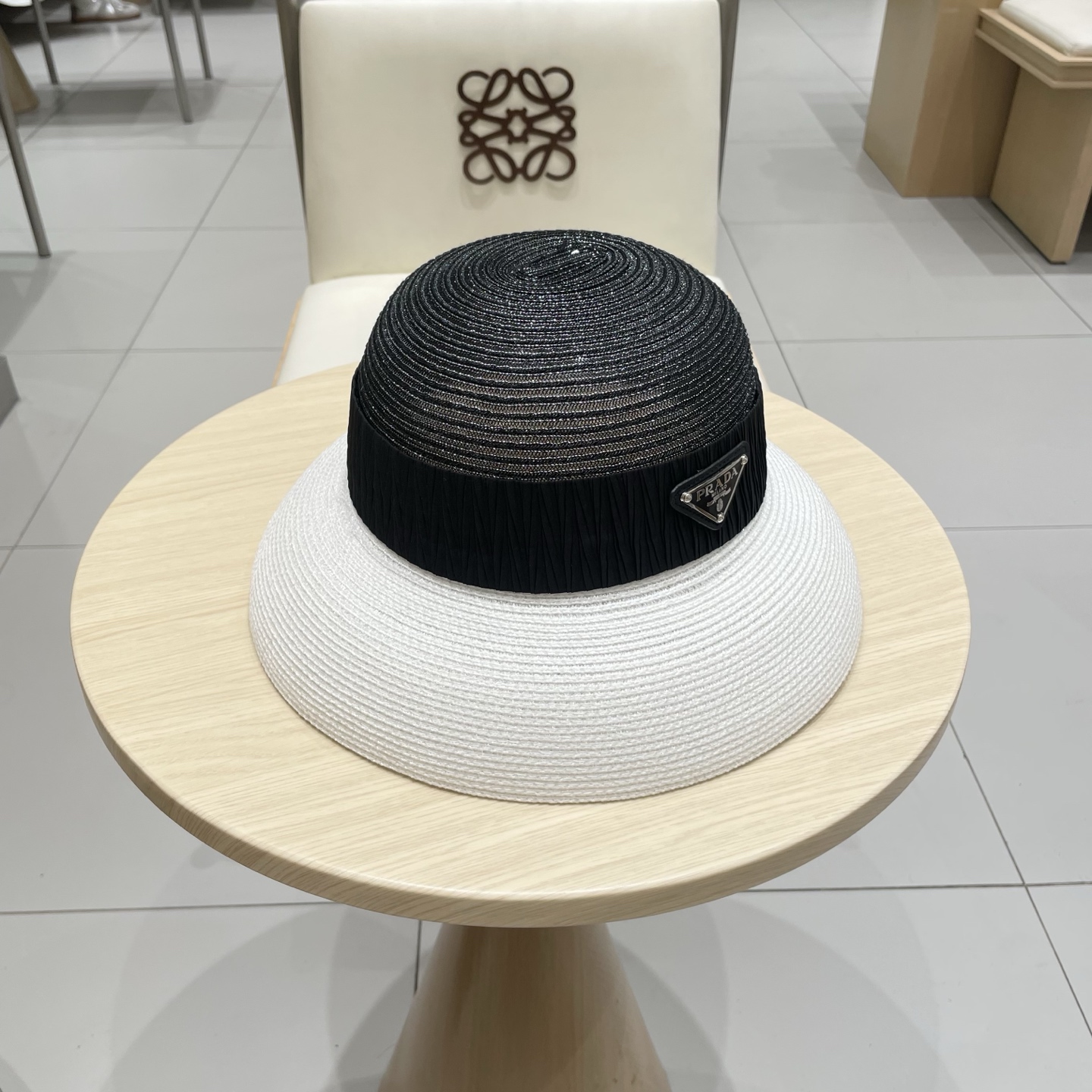   PRADA普拉达草帽， 简约百搭款，头围57cm