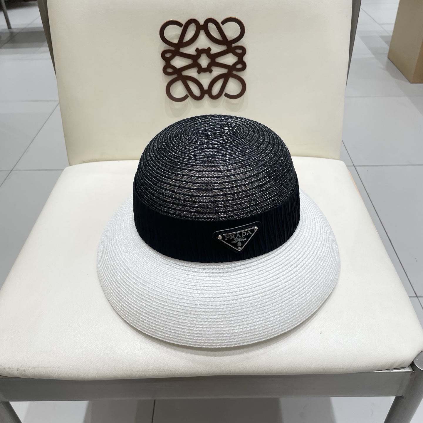  PRADA普拉达草帽， 简约百搭款，头围57cm