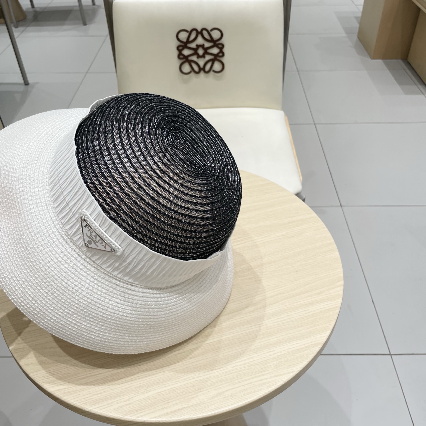   PRADA普拉达草帽， 简约百搭款，头围57cm