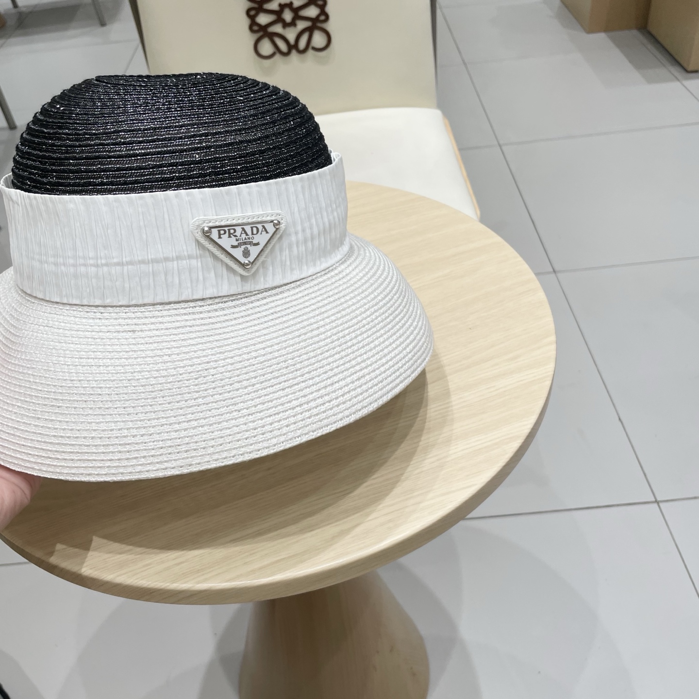   PRADA普拉达草帽， 简约百搭款，头围57cm