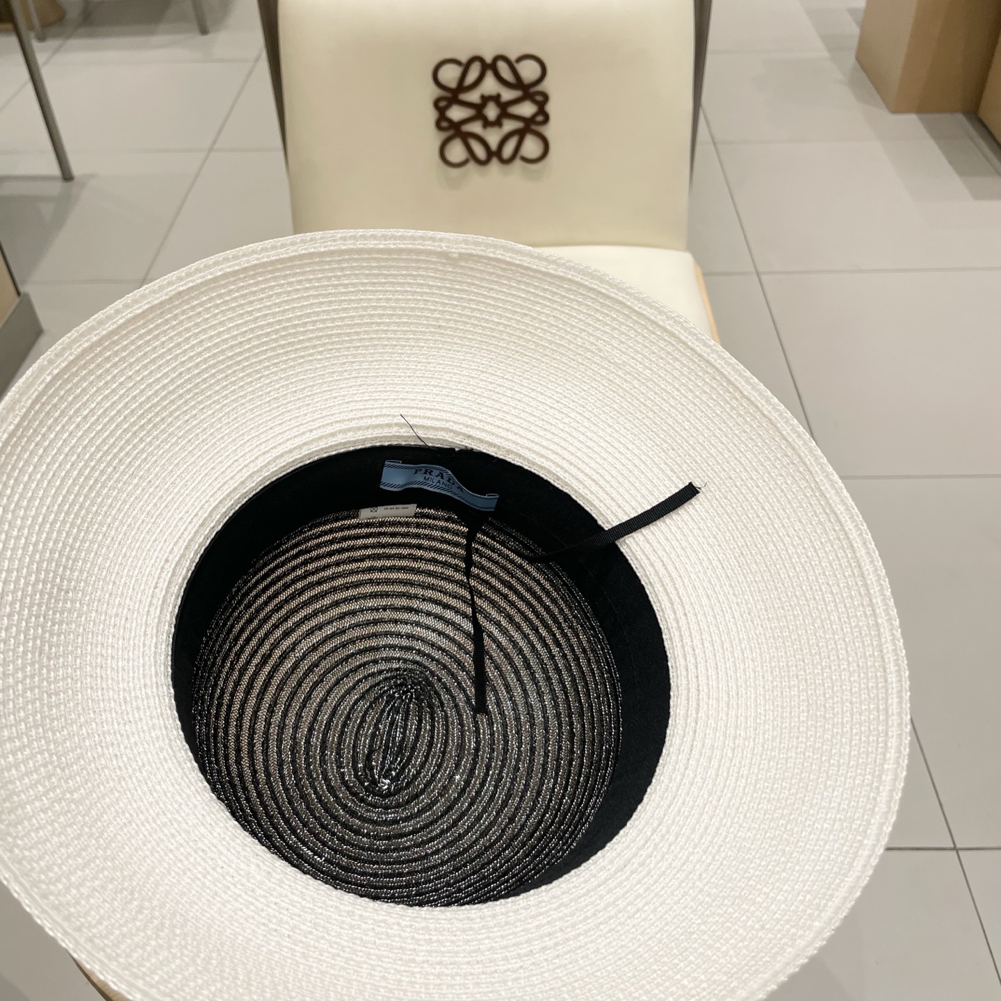   PRADA普拉达草帽， 简约百搭款，头围57cm
