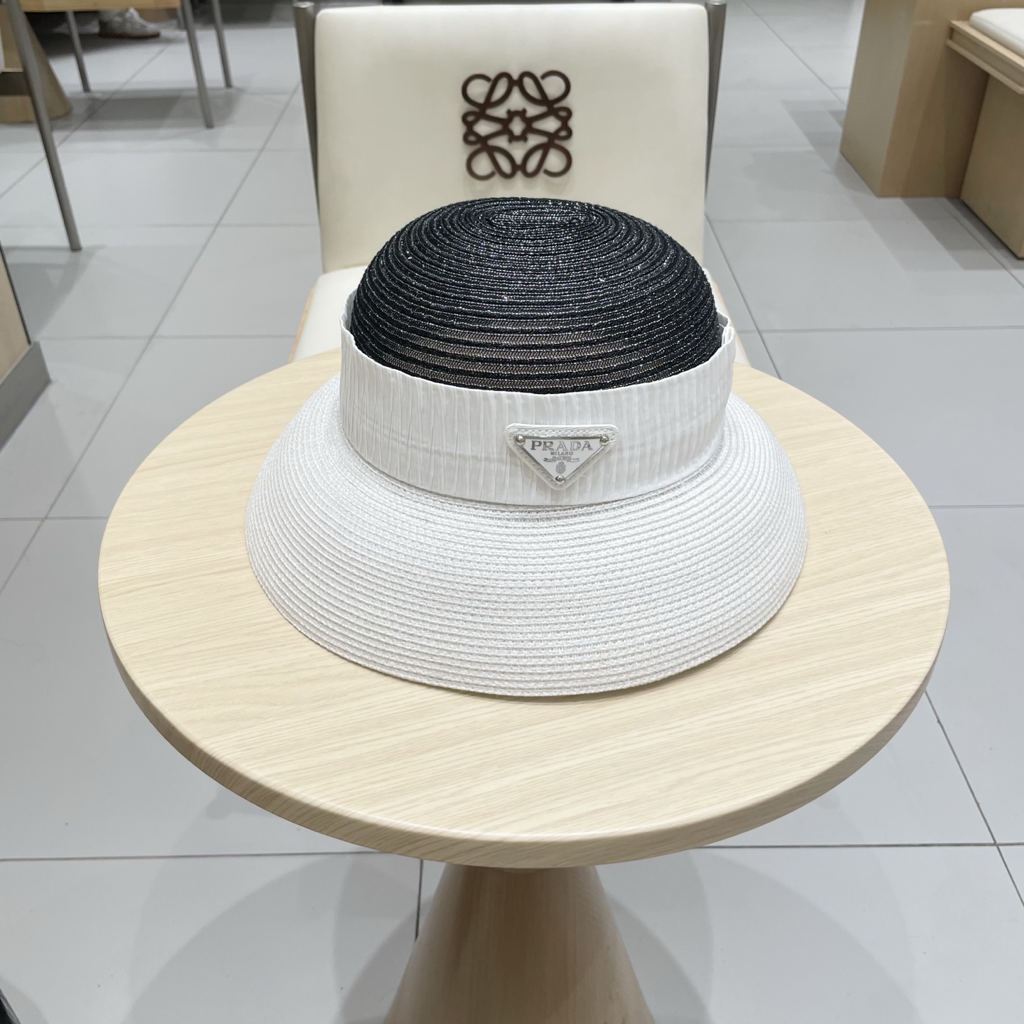   PRADA普拉达草帽， 简约百搭款，头围57cm