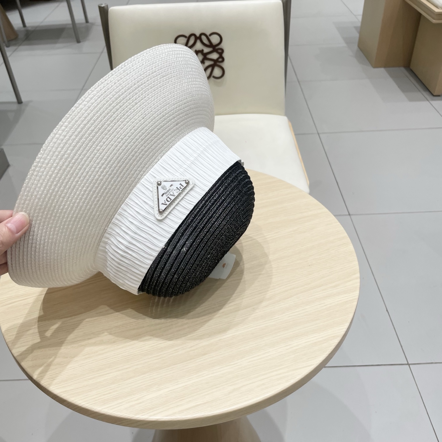   PRADA普拉达草帽， 简约百搭款，头围57cm