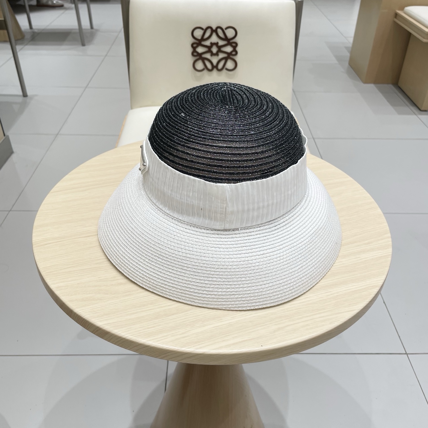   PRADA普拉达草帽， 简约百搭款，头围57cm