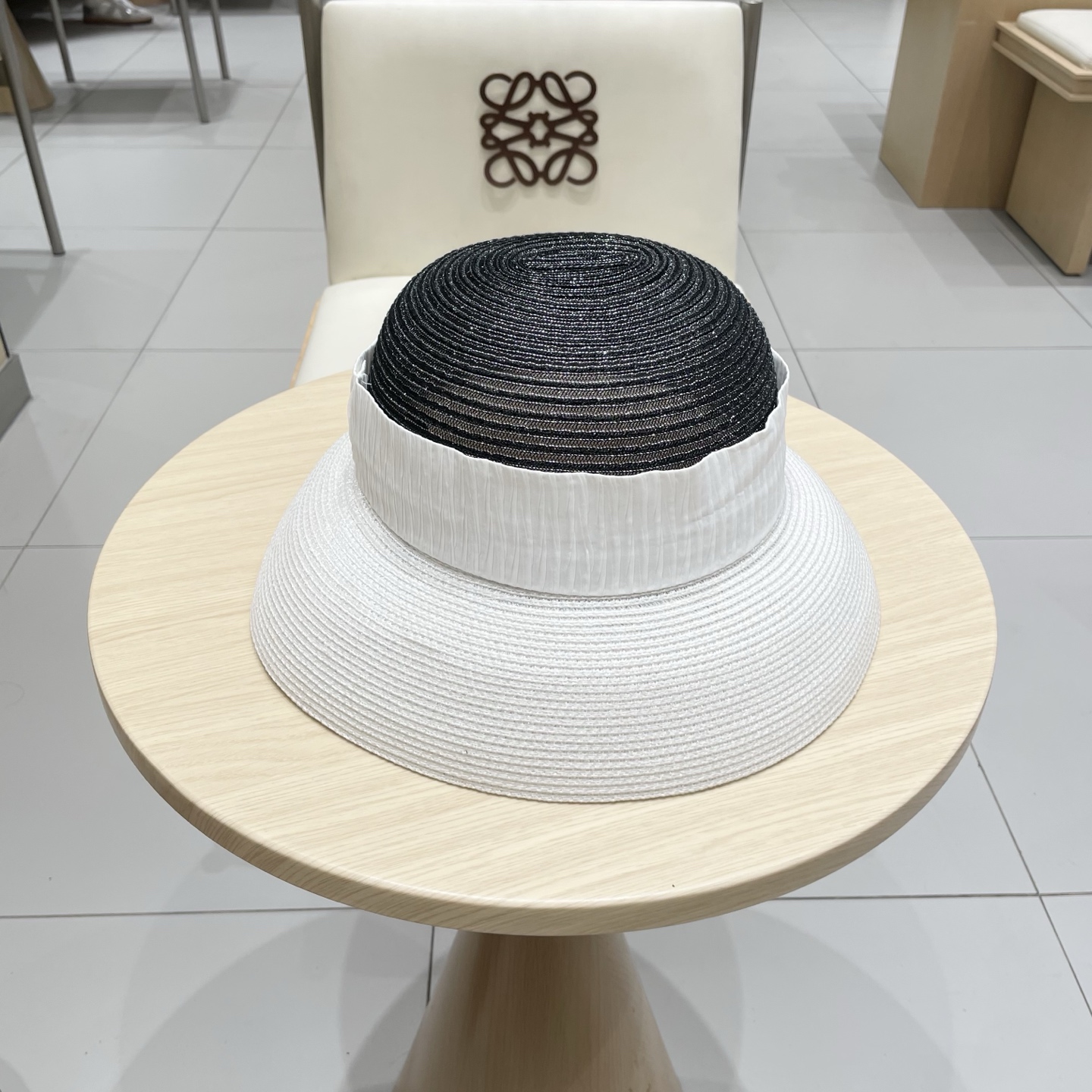   PRADA普拉达草帽， 简约百搭款，头围57cm