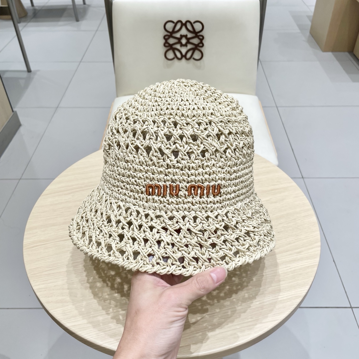   Miu Miu/缪缪 25春夏 字母刺绣logo 女士 镂空渔夫帽 