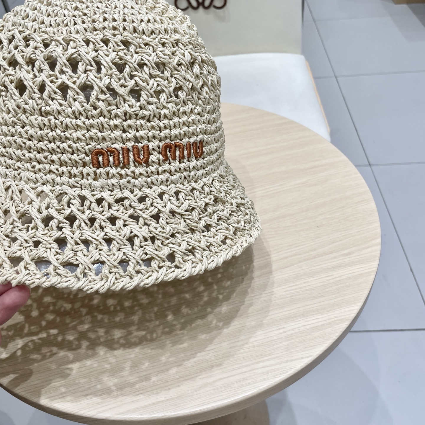   Miu Miu/缪缪 25春夏 字母刺绣logo 女士 镂空渔夫帽 