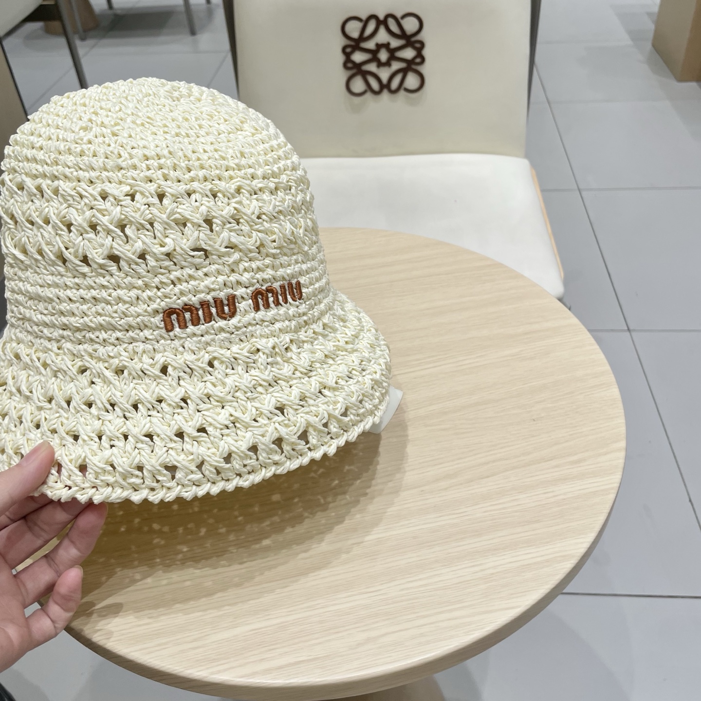   Miu Miu/缪缪 25春夏 字母刺绣logo 女士 镂空渔夫帽 