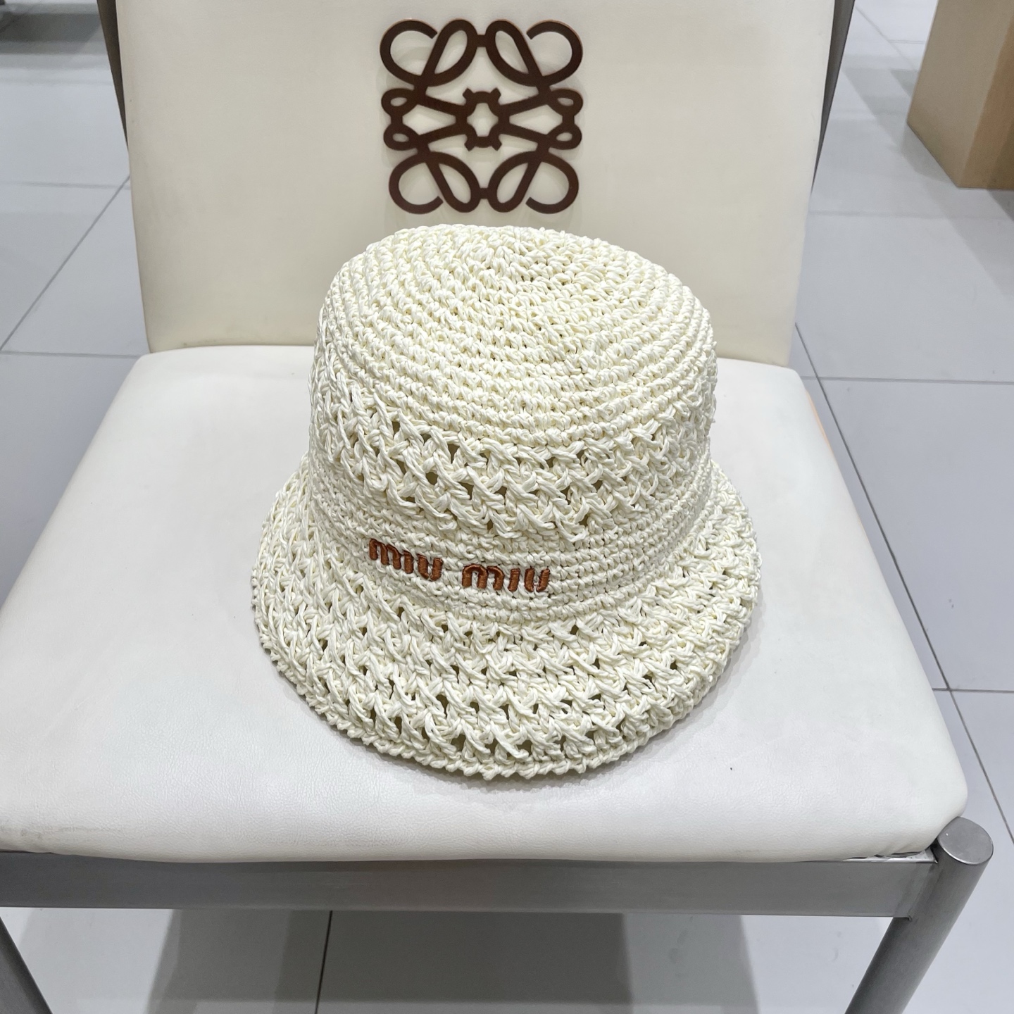   Miu Miu/缪缪 25春夏 字母刺绣logo 女士 镂空渔夫帽 