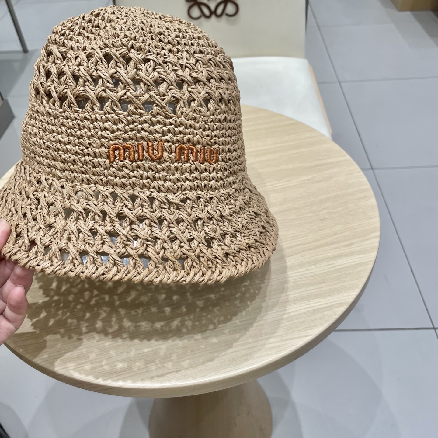   Miu Miu/缪缪 25春夏 字母刺绣logo 女士 镂空渔夫帽 