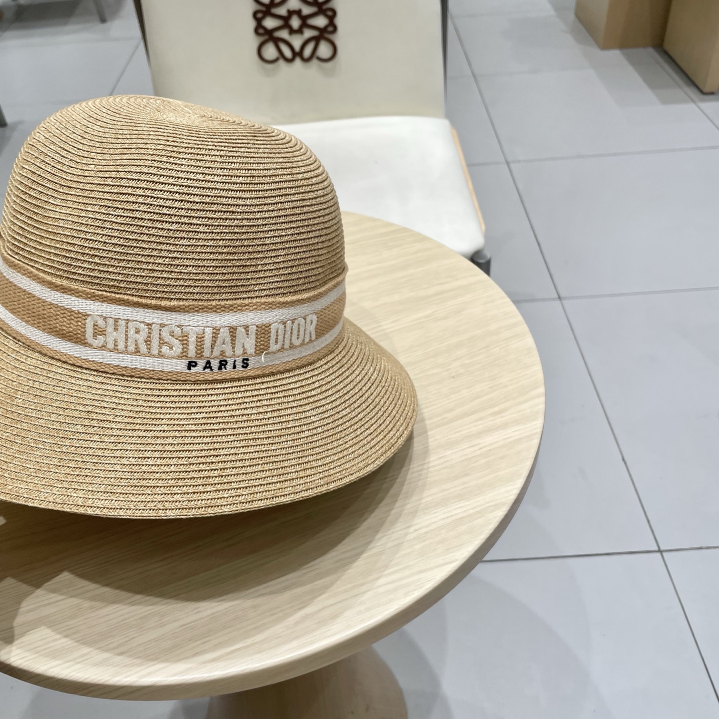  DIOR迪奥
平顶帽采用台湾细辫草制作 百搭不挑脸型
平沿相对不遮挡视线 更加实用 日常和旅行都好戴 