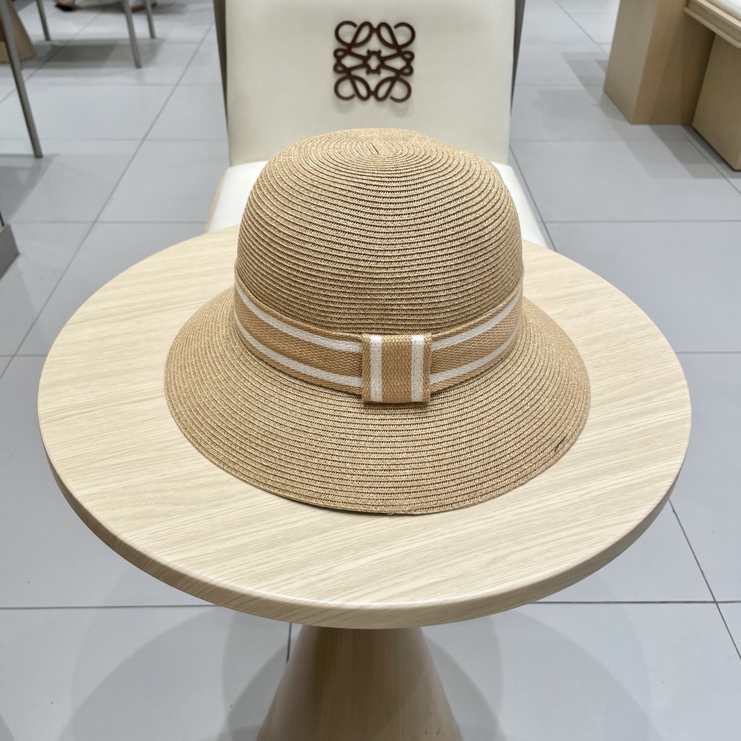  DIOR迪奥
平顶帽采用台湾细辫草制作 百搭不挑脸型
平沿相对不遮挡视线 更加实用 日常和旅行都好戴 