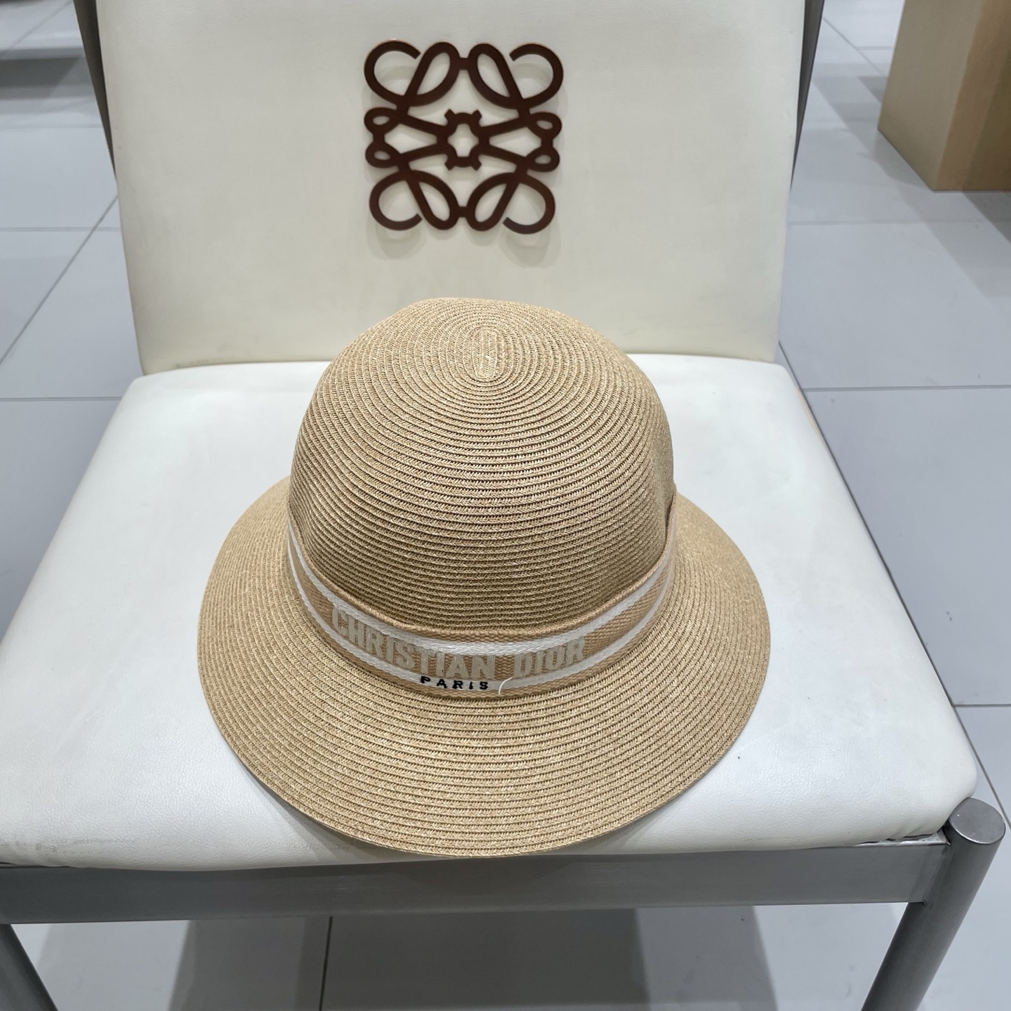  DIOR迪奥
平顶帽采用台湾细辫草制作 百搭不挑脸型
平沿相对不遮挡视线 更加实用 日常和旅行都好戴 
