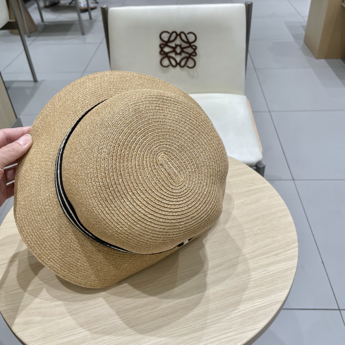  DIOR迪奥
平顶帽采用台湾细辫草制作 百搭不挑脸型
平沿相对不遮挡视线 更加实用 日常和旅行都好戴 