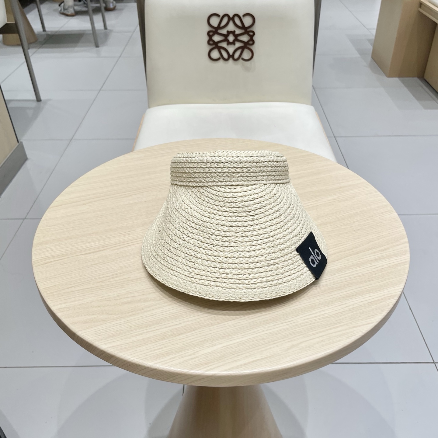  alo～新款空顶帽，小仙女🧚空顶帽
洋气十足，出门妥妥哒！
夏日必备单品！