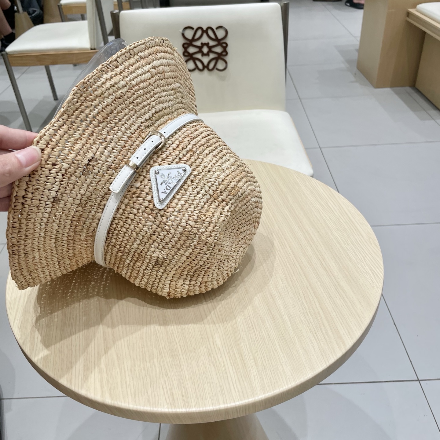  Prada普拉达2025新款拉菲草帽，纯手工钩织，产量极少，重工打造，专柜同款，头围57cm