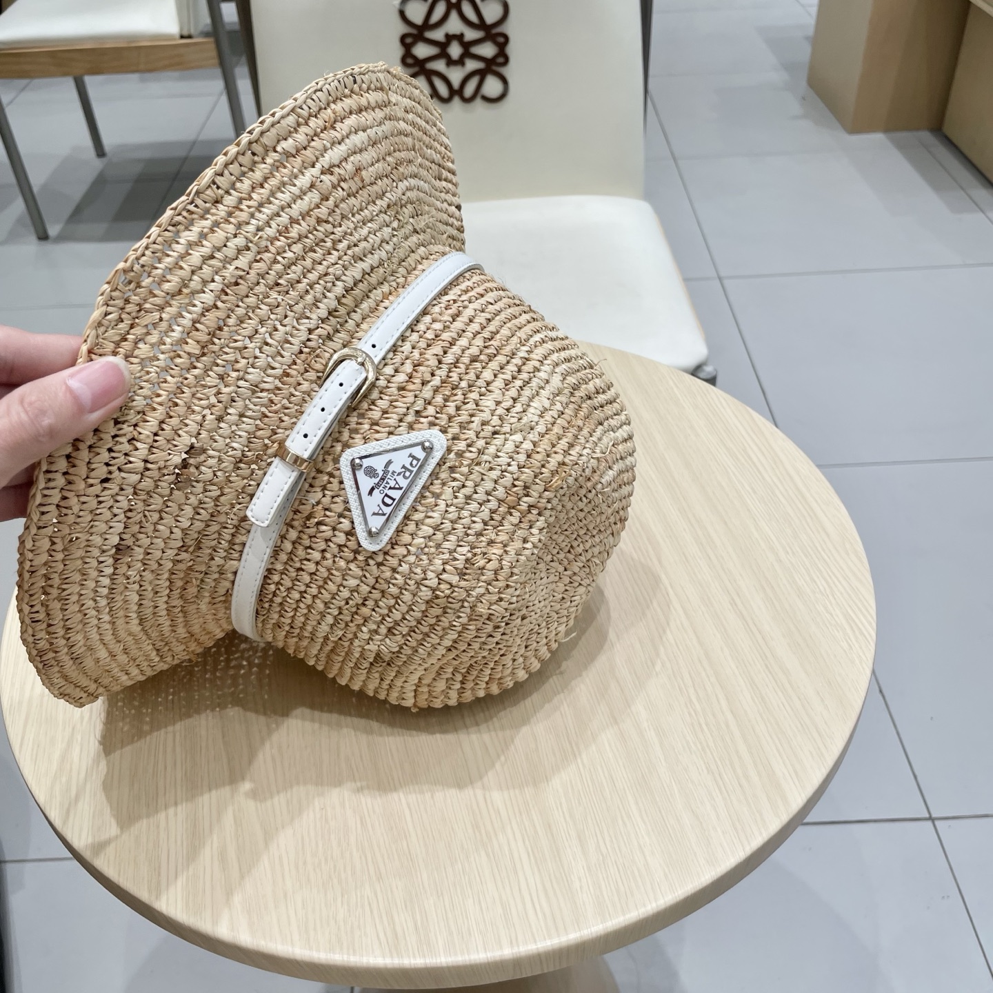  Prada普拉达2025新款拉菲草帽，纯手工钩织，产量极少，重工打造，专柜同款，头围57cm