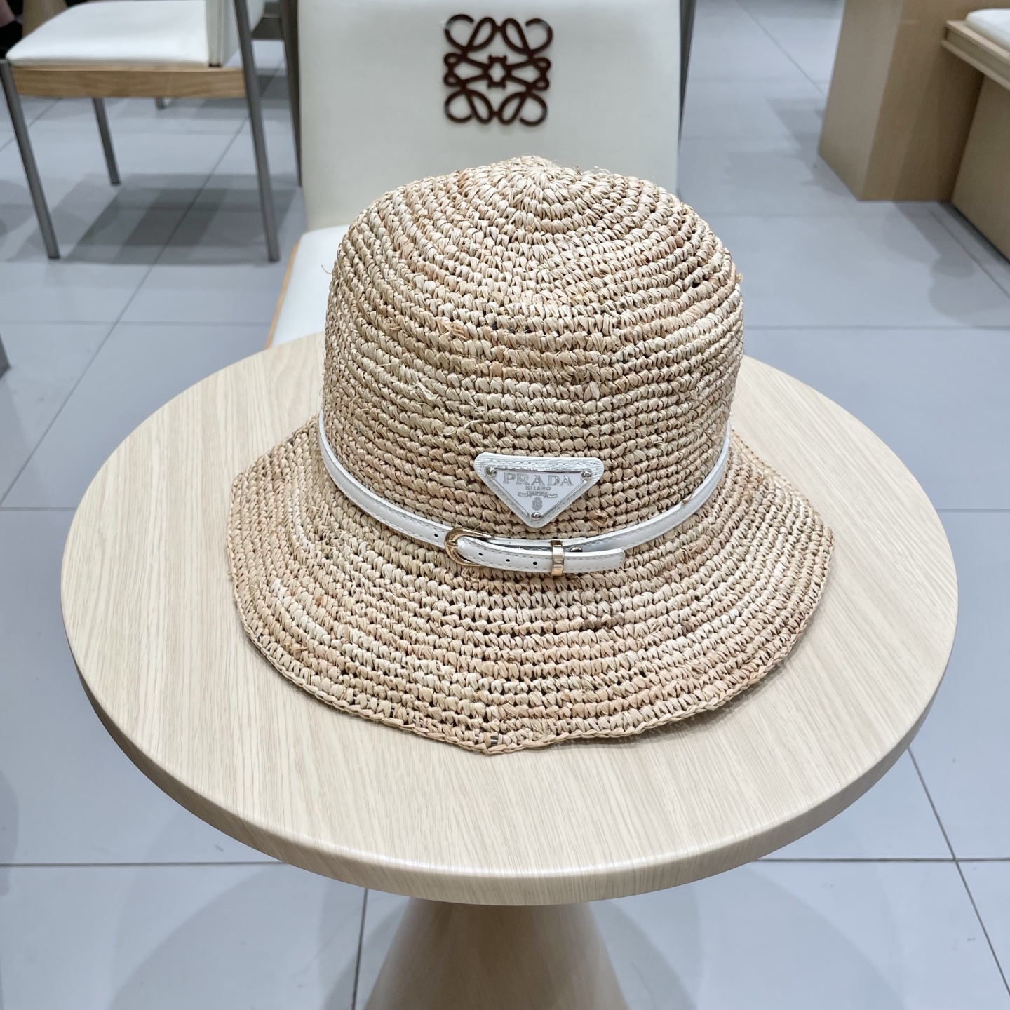  Prada普拉达2025新款拉菲草帽，纯手工钩织，产量极少，重工打造，专柜同款，头围57cm