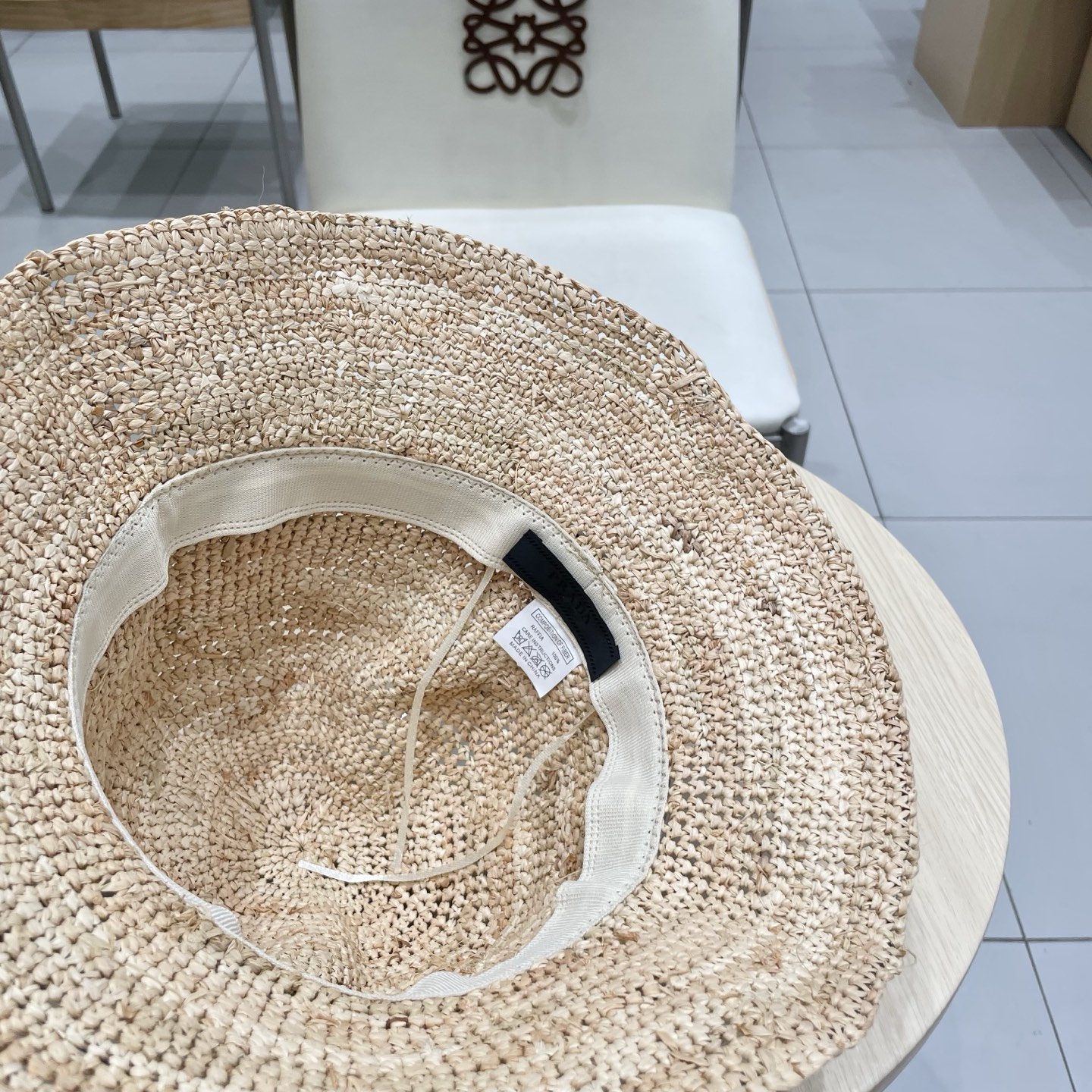  Prada普拉达2025新款拉菲草帽，纯手工钩织，产量极少，重工打造，专柜同款，头围57cm