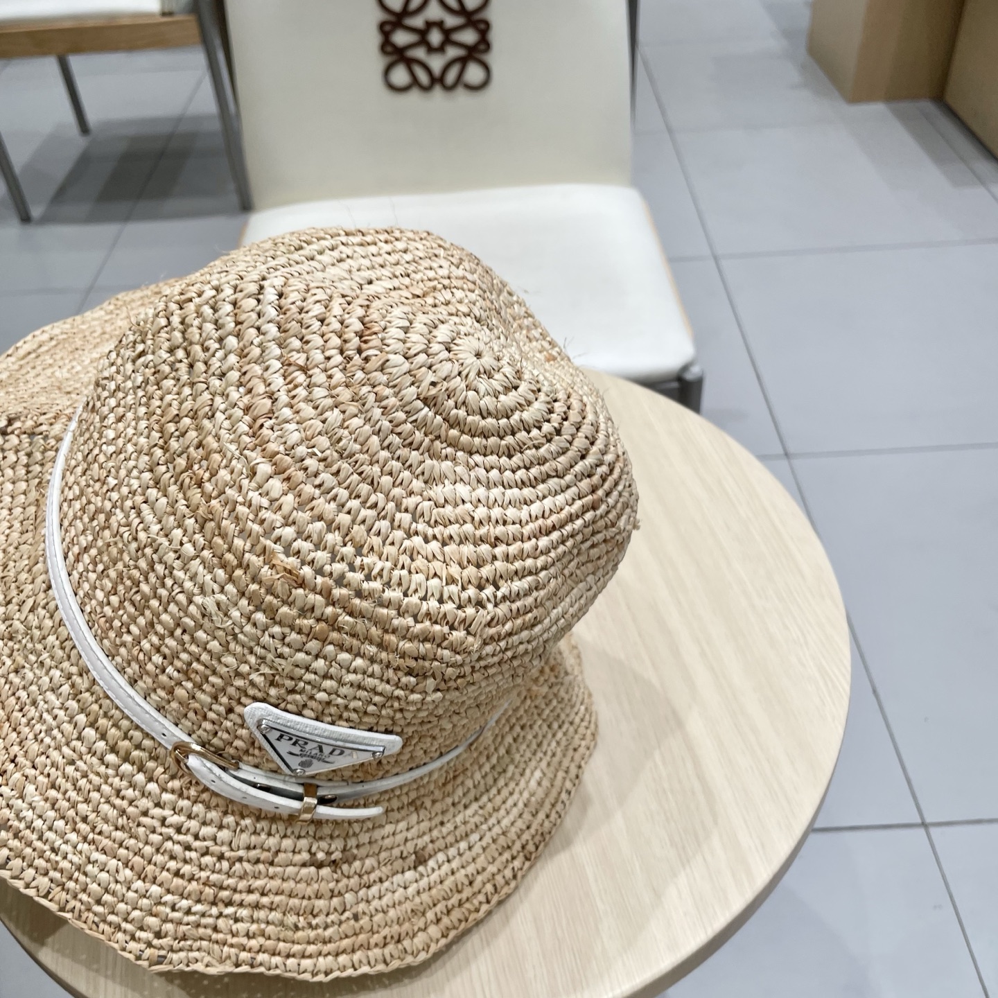  Prada普拉达2025新款拉菲草帽，纯手工钩织，产量极少，重工打造，专柜同款，头围57cm