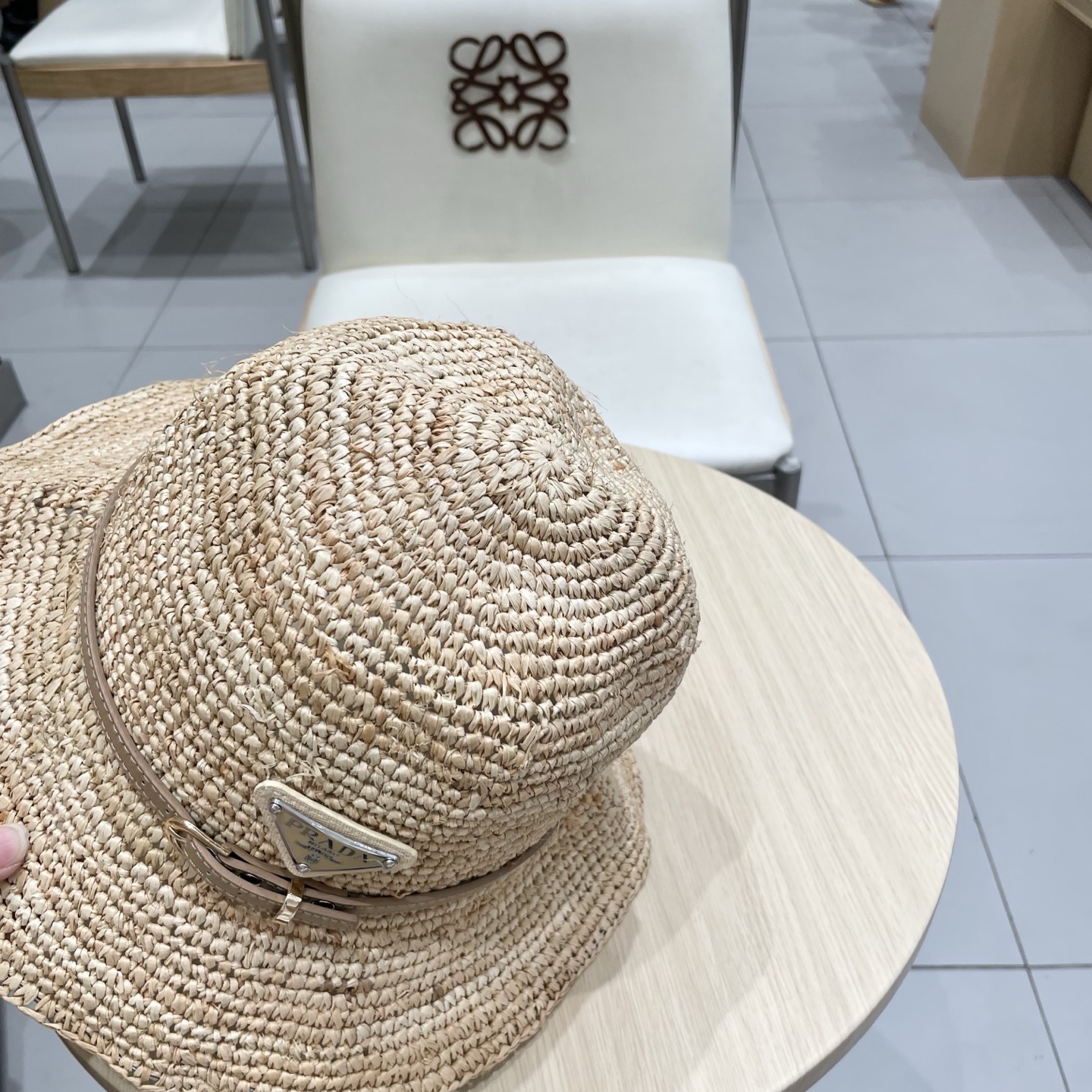  Prada普拉达2025新款拉菲草帽，纯手工钩织，产量极少，重工打造，专柜同款，头围57cm