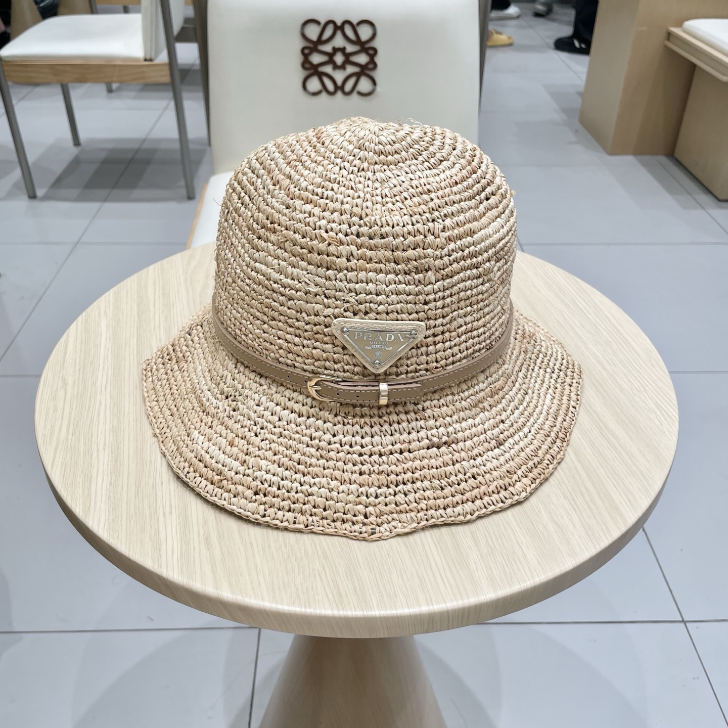  Prada普拉达2025新款拉菲草帽，纯手工钩织，产量极少，重工打造，专柜同款，头围57cm