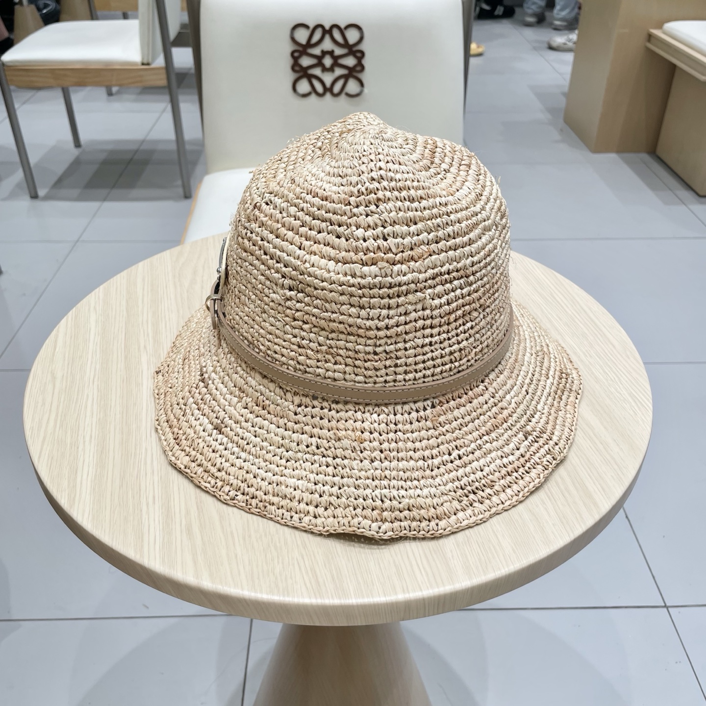  Prada普拉达2025新款拉菲草帽，纯手工钩织，产量极少，重工打造，专柜同款，头围57cm