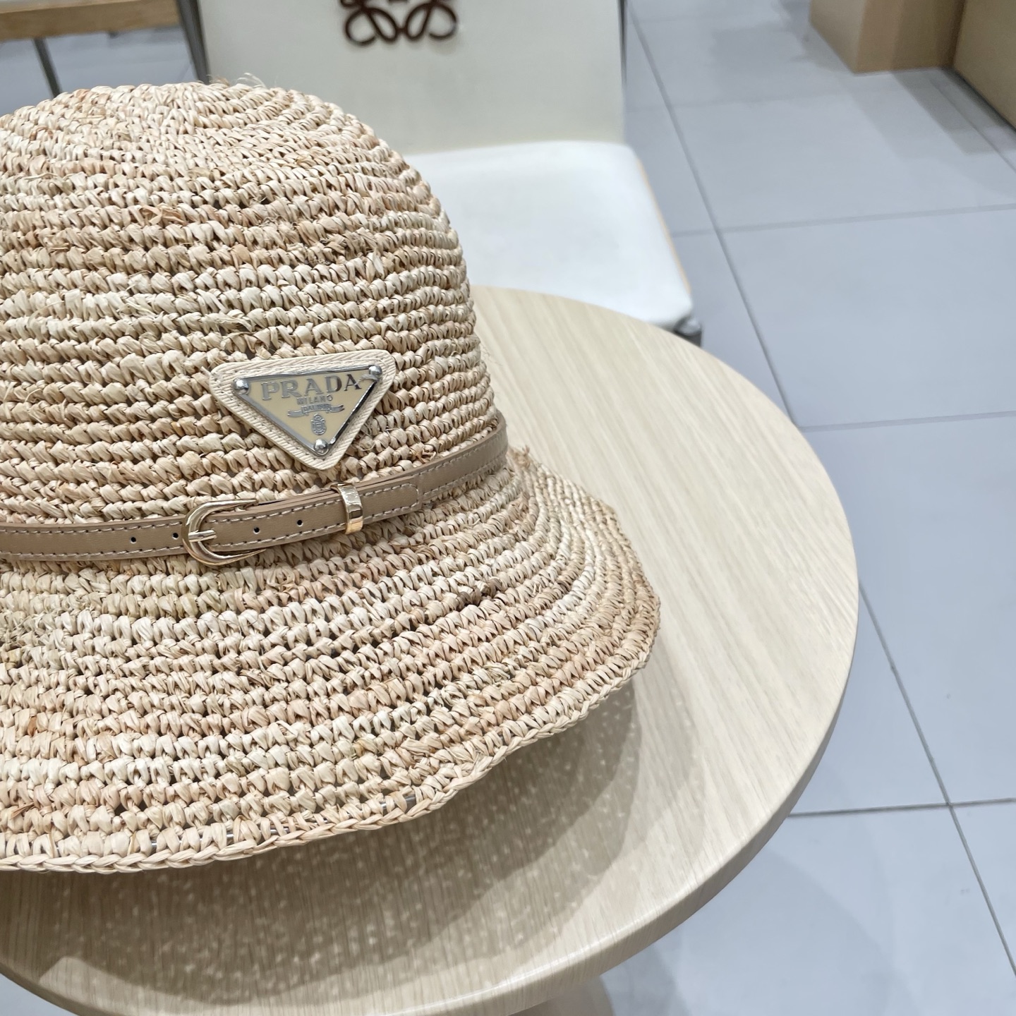 Prada普拉达2025新款拉菲草帽，纯手工钩织，产量极少，重工打造，专柜同款，头围57cm