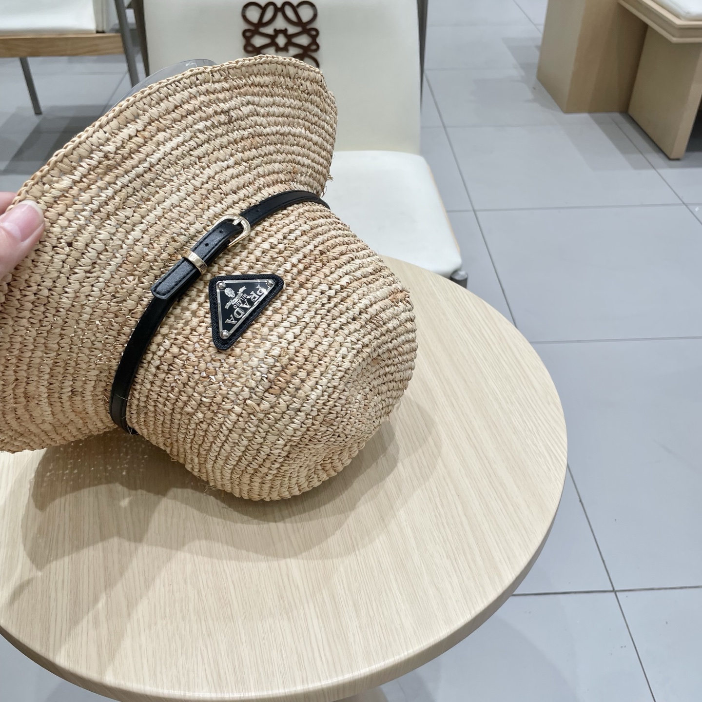  Prada普拉达2025新款拉菲草帽，纯手工钩织，产量极少，重工打造，专柜同款，头围57cm