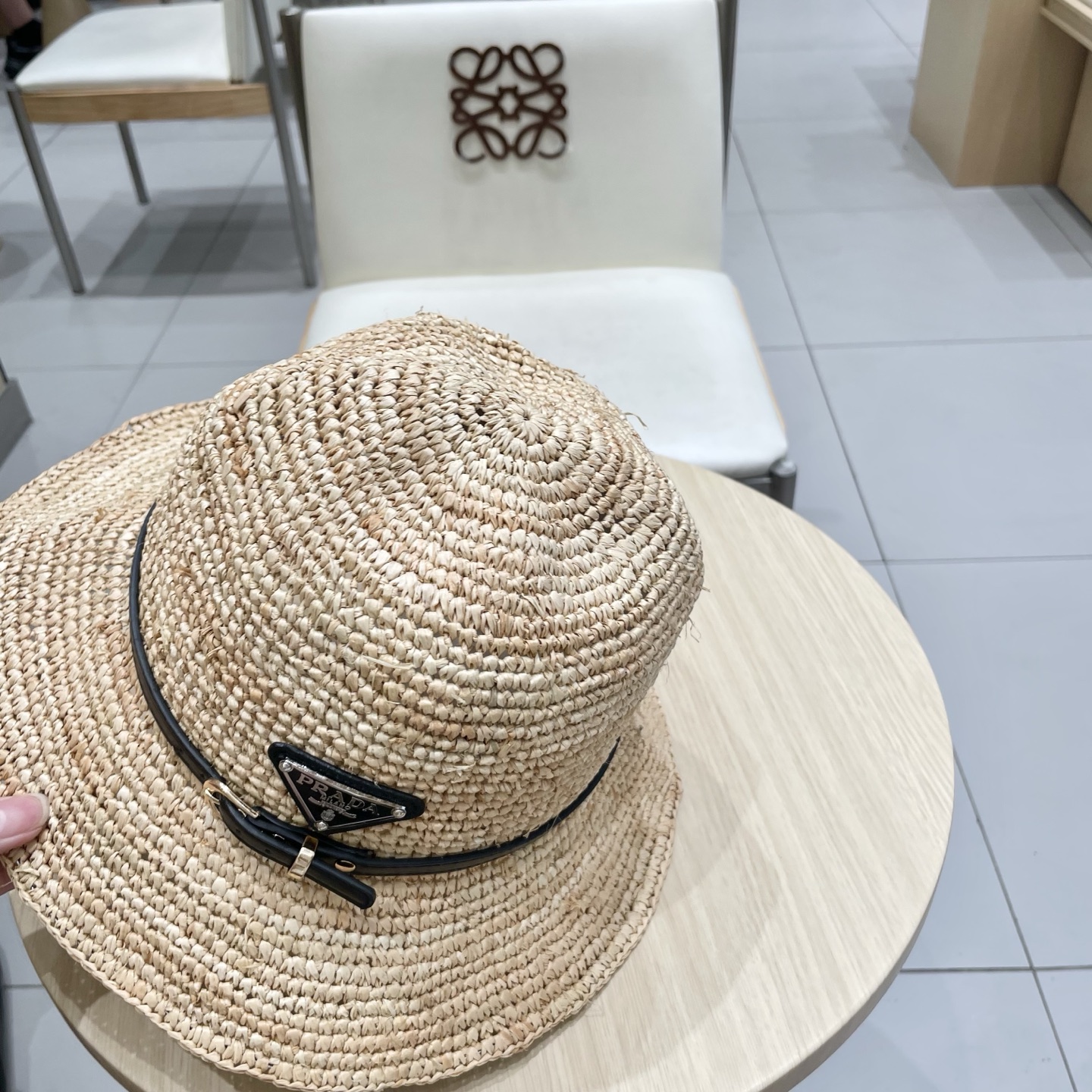  Prada普拉达2025新款拉菲草帽，纯手工钩织，产量极少，重工打造，专柜同款，头围57cm