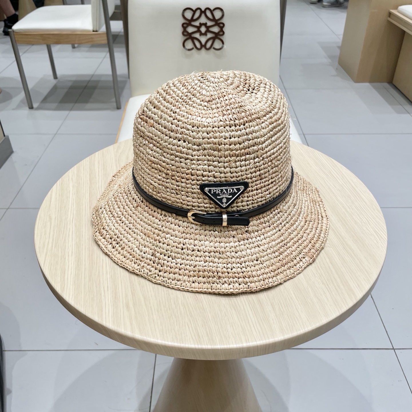  Prada普拉达2025新款拉菲草帽，纯手工钩织，产量极少，重工打造，专柜同款，头围57cm