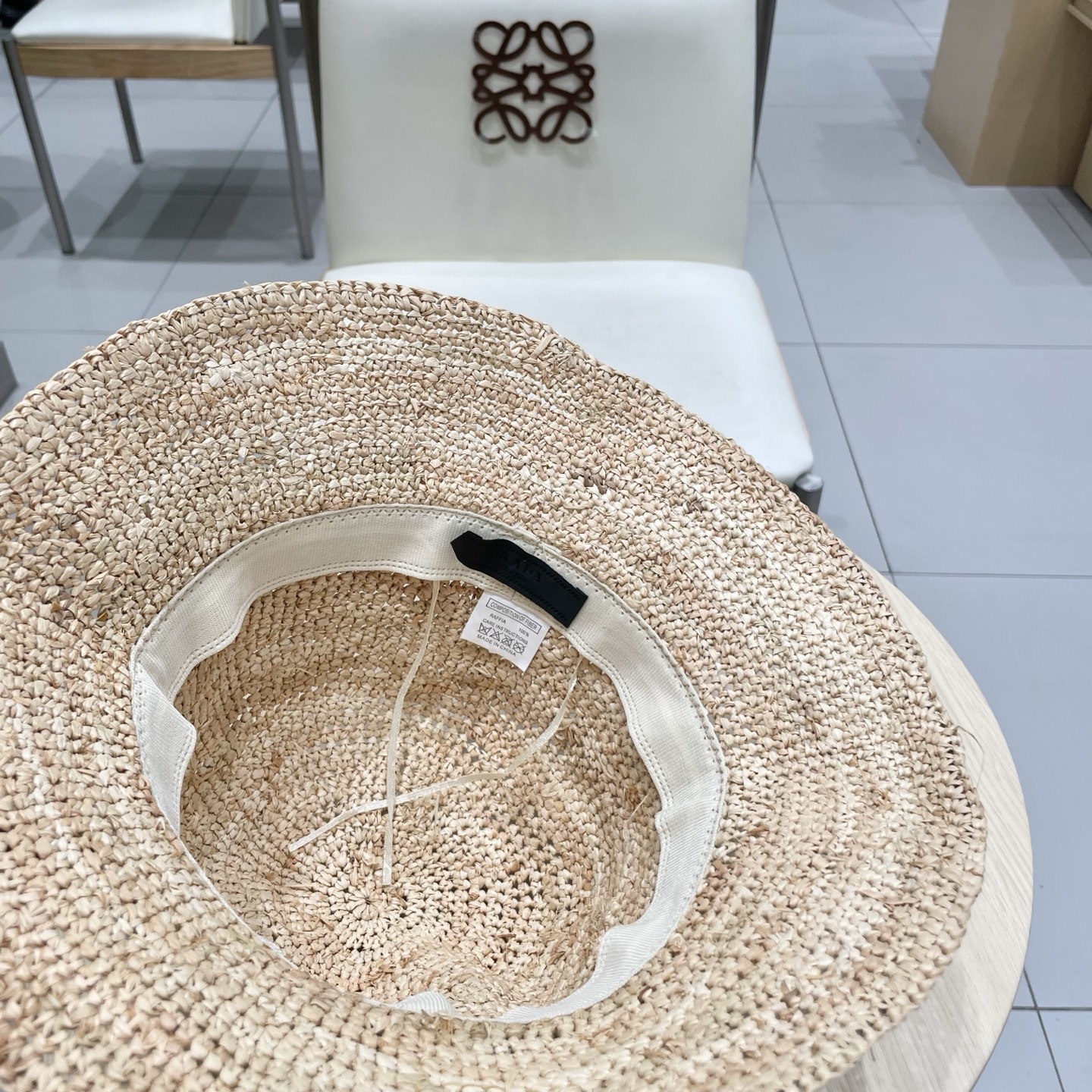  Prada普拉达2025新款拉菲草帽，纯手工钩织，产量极少，重工打造，专柜同款，头围57cm