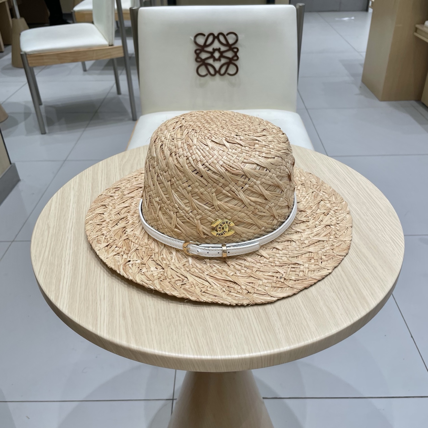 NO:228876,Chanel Chanel new high-end hand-woven Raffia hat thin summer sun protection hat men and women flat hat sun hat straw hat fisherman hat baseball hat, hat, chanel, chanel, espadrilles, hats19860909Chanel香奈儿新款高档手工编织拉菲草帽薄款夏季防晒帽男女士平顶礼帽太阳帽帽子草帽渔夫帽棒球帽,帽子,chanel,chanel,espadrilles,hats,hat