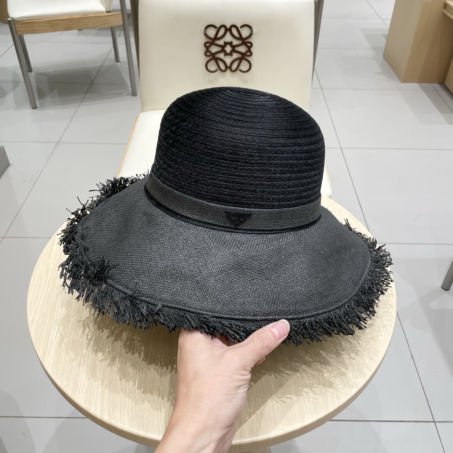  Prada普拉达毛边草帽女夏季2025新款海边沙滩防晒拍照遮阳大帽檐太阳帽子