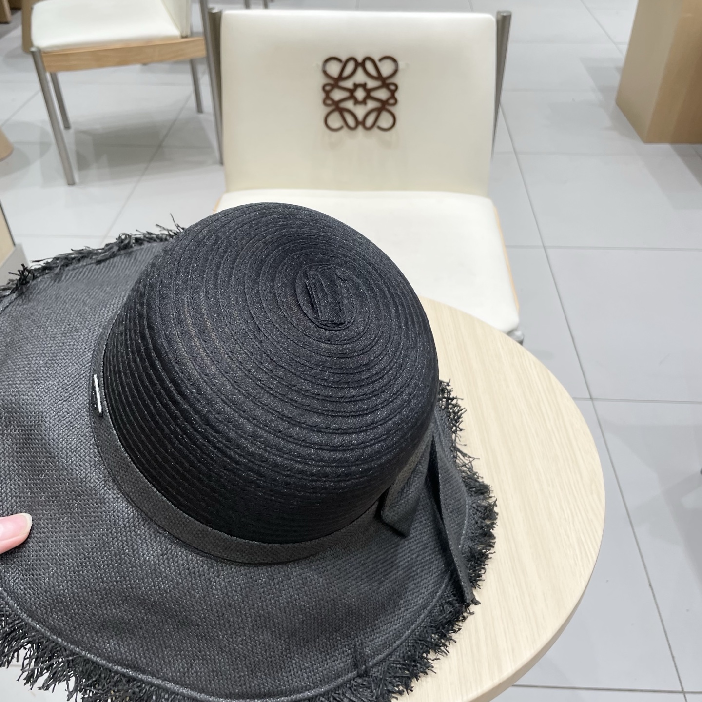  Prada普拉达毛边草帽女夏季2025新款海边沙滩防晒拍照遮阳大帽檐太阳帽子