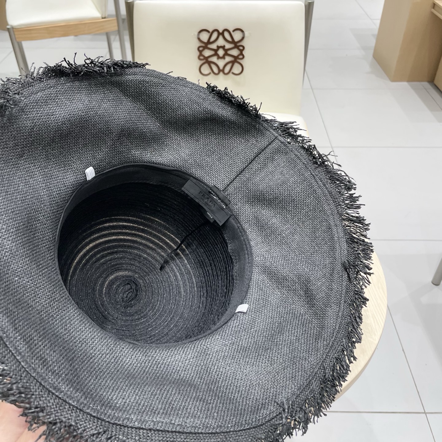  Prada普拉达毛边草帽女夏季2025新款海边沙滩防晒拍照遮阳大帽檐太阳帽子