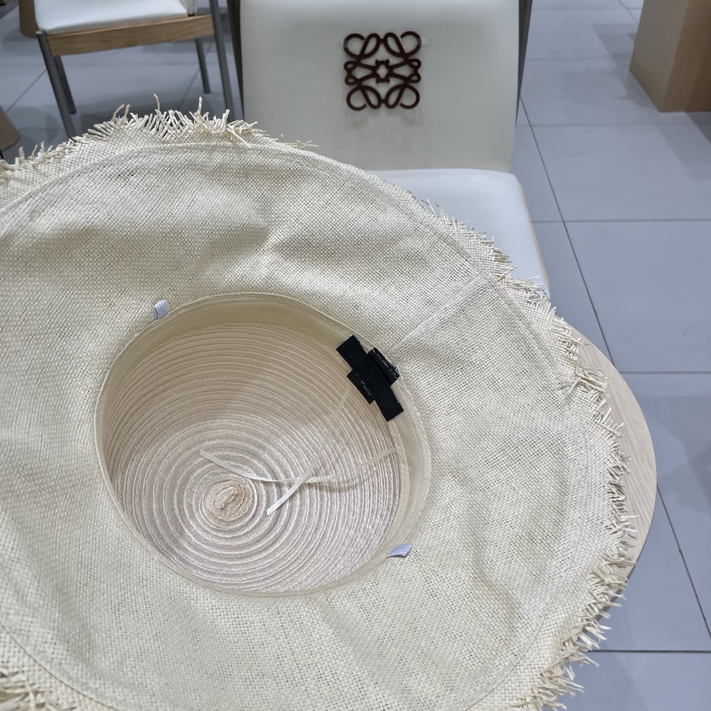  Prada普拉达毛边草帽女夏季2025新款海边沙滩防晒拍照遮阳大帽檐太阳帽子