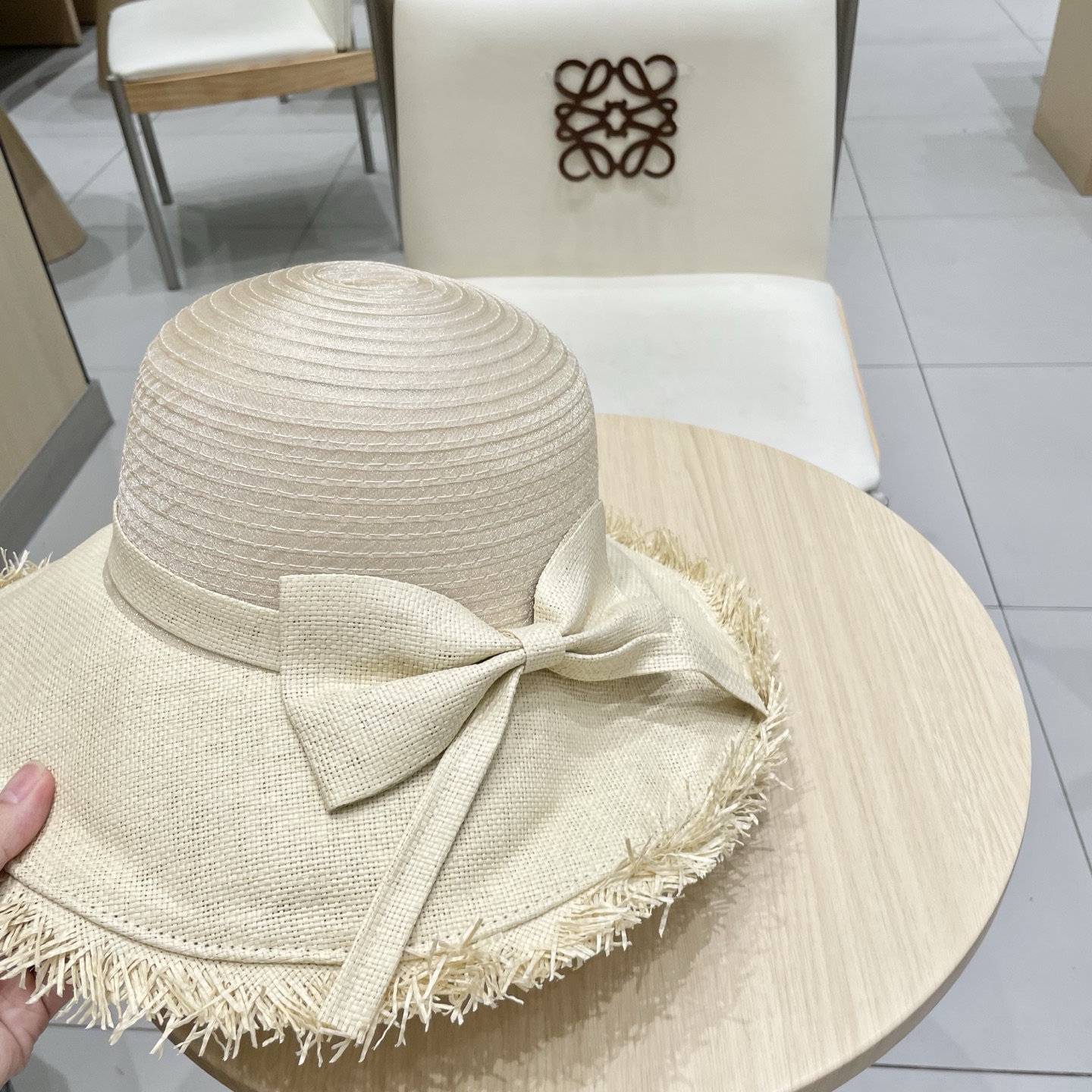  Prada普拉达毛边草帽女夏季2025新款海边沙滩防晒拍照遮阳大帽檐太阳帽子