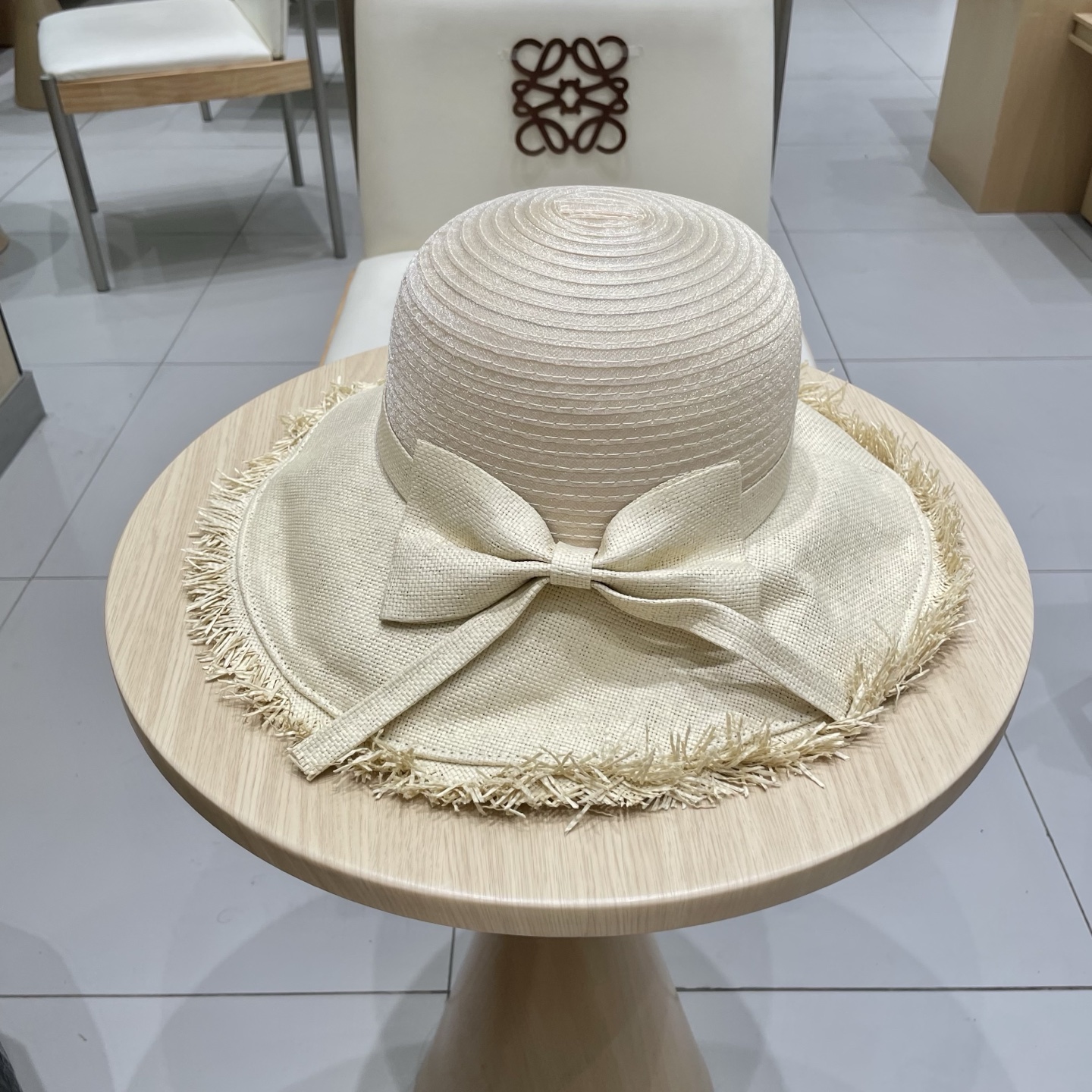  Prada普拉达毛边草帽女夏季2025新款海边沙滩防晒拍照遮阳大帽檐太阳帽子