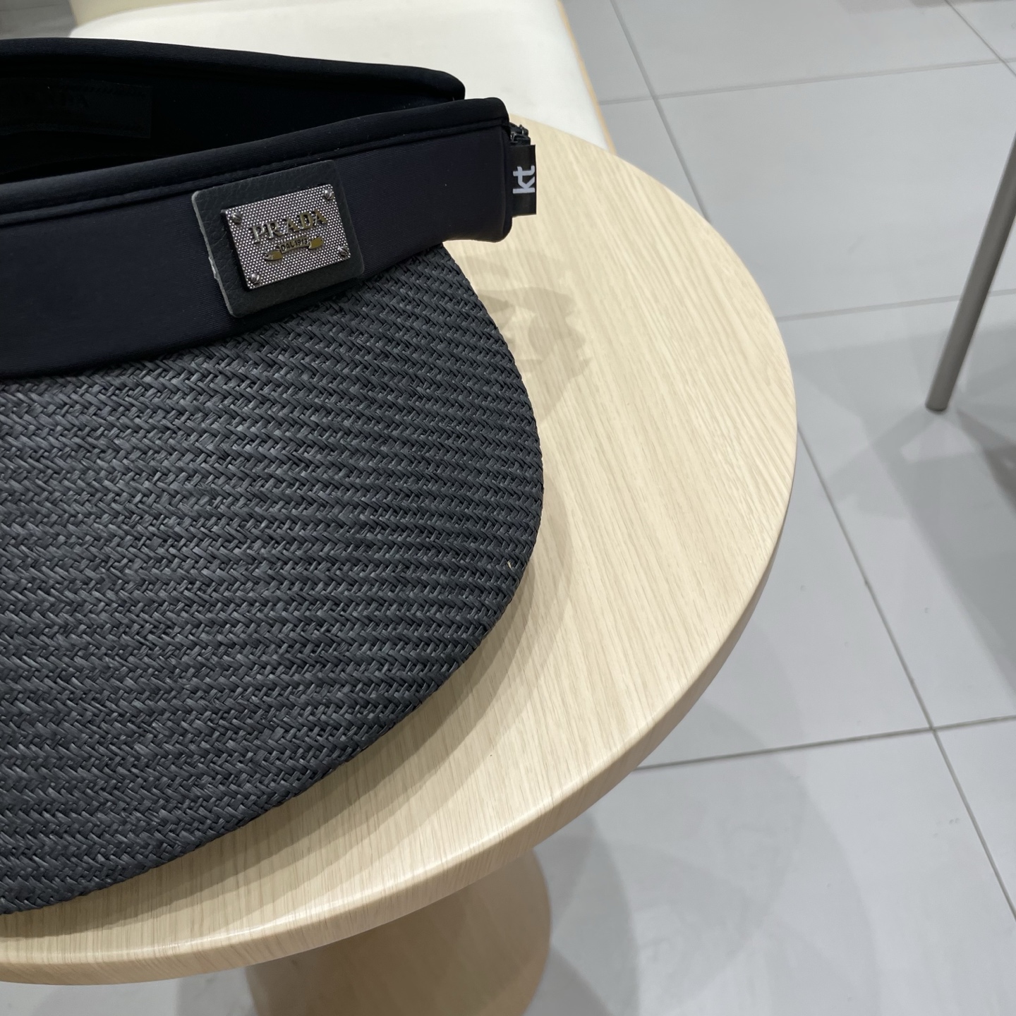  普拉达Prada大檐黑胶防晒帽女夏季度假草编空顶遮阳帽防紫外线出游太阳帽子潮